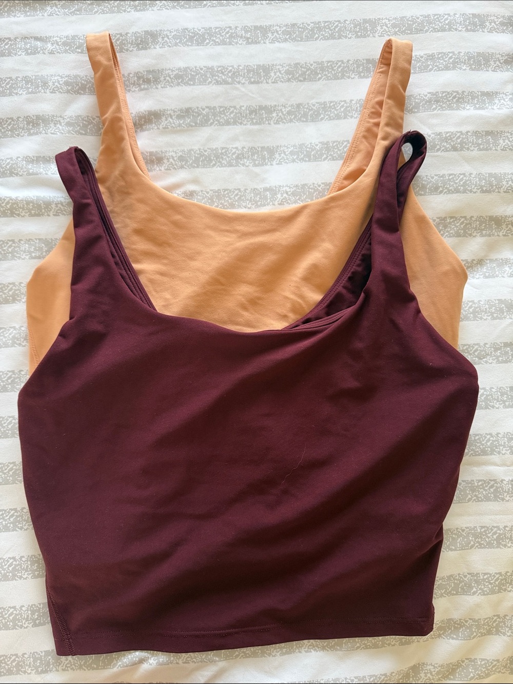 Women’s Scoop Neck Cropped Tank Top - Burgundy and Camel
